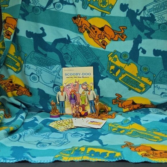 Scooby-Doo Kids Toy Set with Throw Blanket 59x38 - Picture 1 of 12